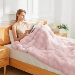 Latepis Pink Faux Fur Queen Blanket for Bed Bubble