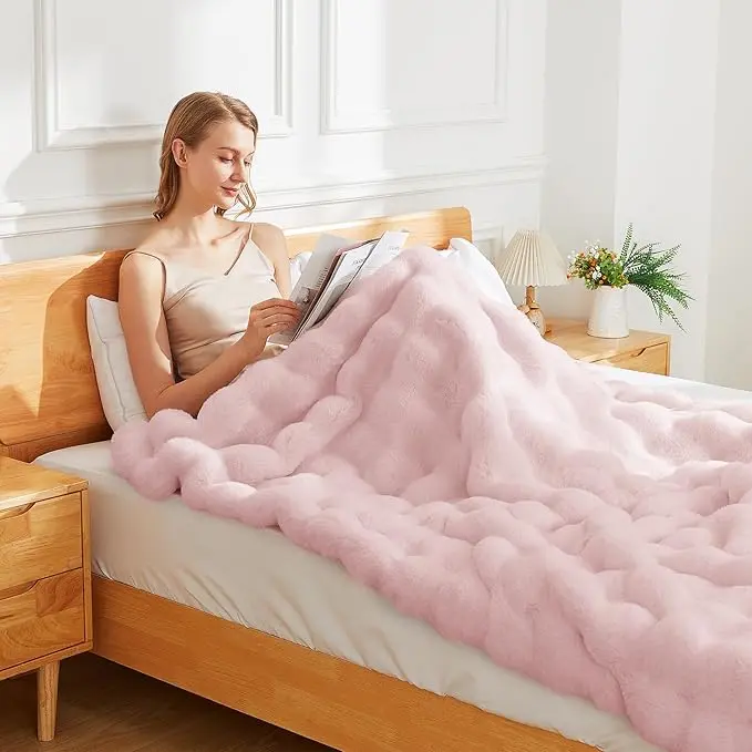 Latepis Pink Faux Fur Queen Blanket for Bed Bubble